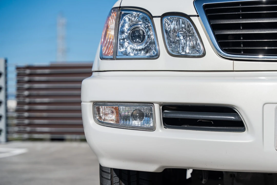 1999 Lexus LX 2nd Gen - Image 13 of 31