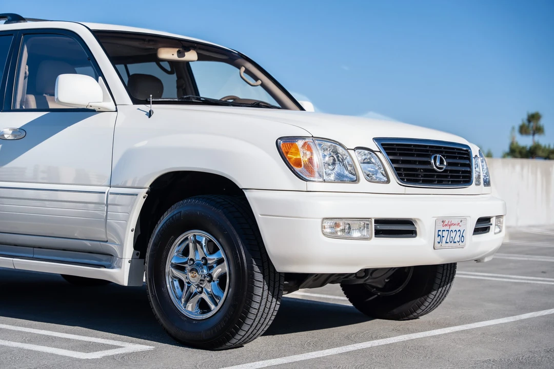 1999 Lexus LX 2nd Gen - Image 24 of 31