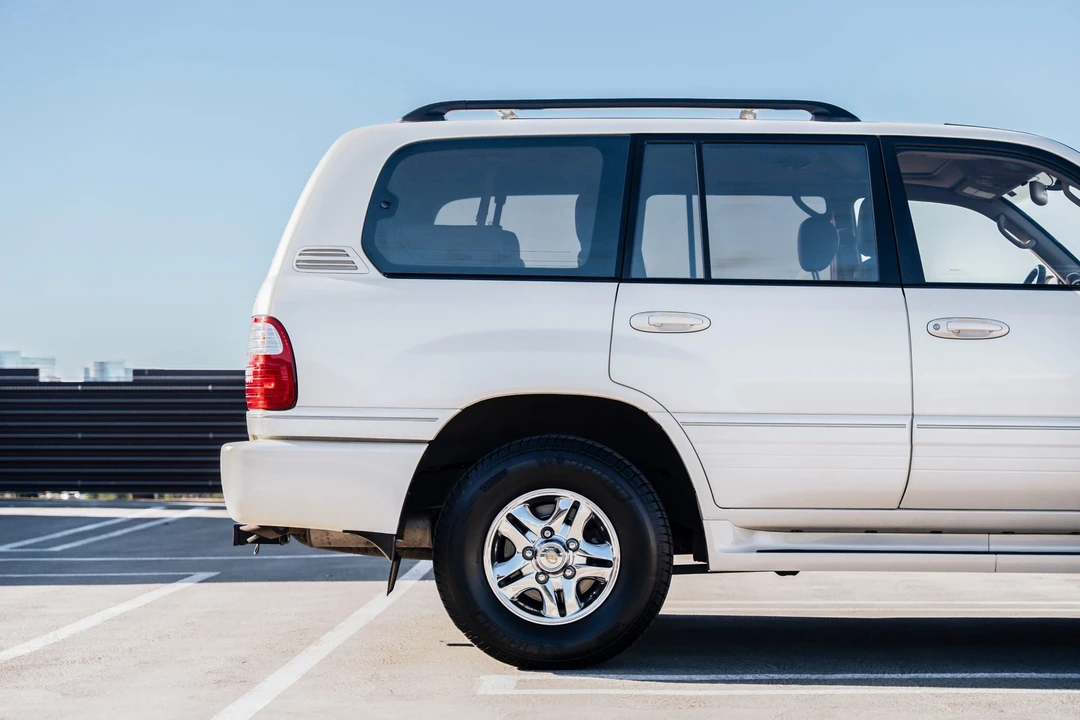 1999 Lexus LX 2nd Gen - Image 27 of 31