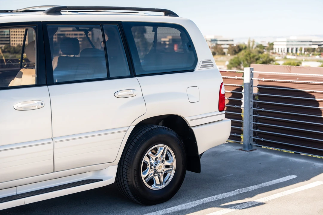 1999 Lexus LX 2nd Gen - Image 20 of 31