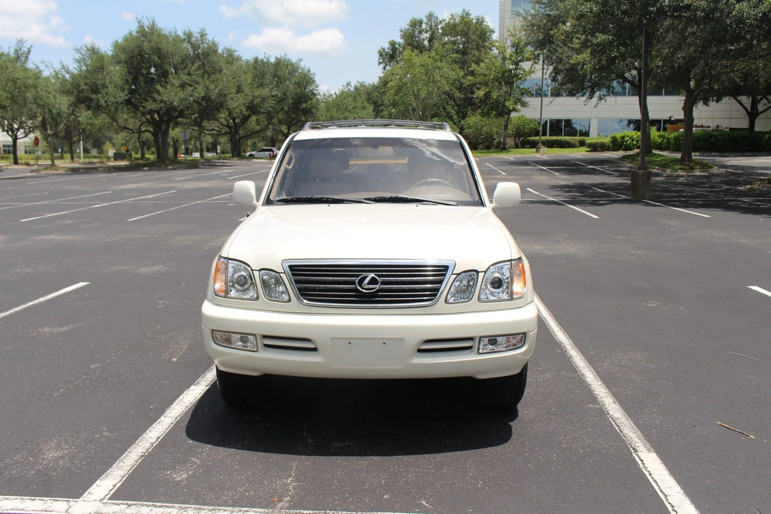 1999 Lexus LX 2nd Gen - Image 11 of 31