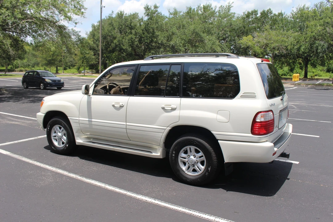 1999 Lexus LX 2nd Gen - Image 4 of 31