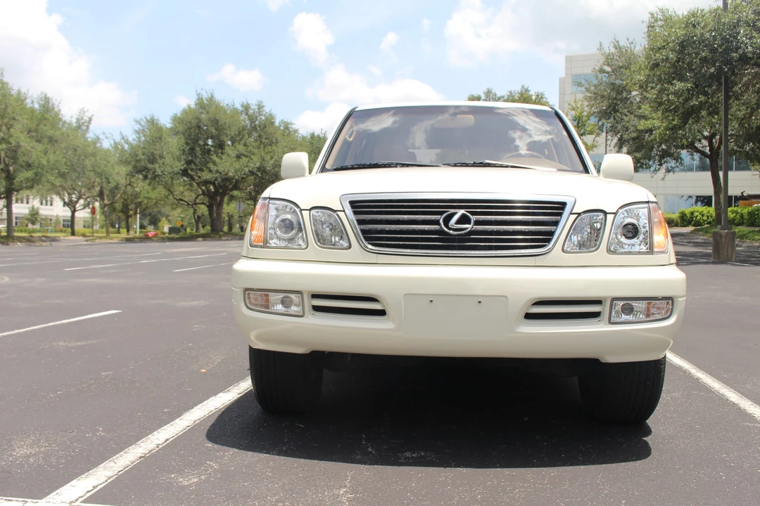 1999 Lexus LX 2nd Gen - Image 10 of 31