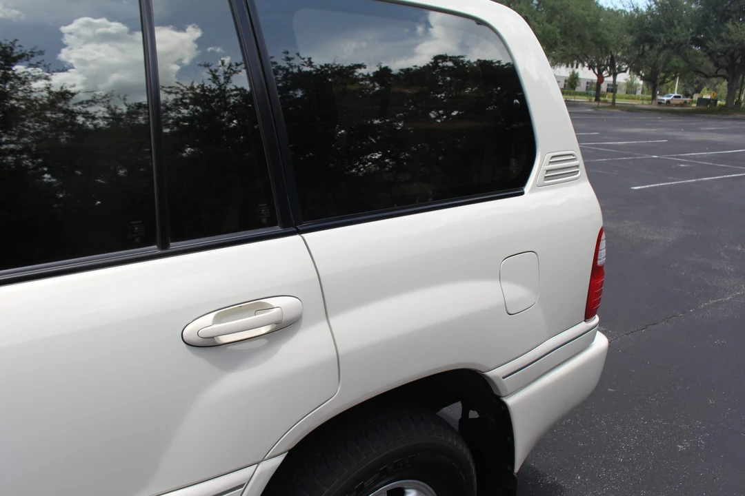 1999 Lexus LX 2nd Gen - Image 25 of 31