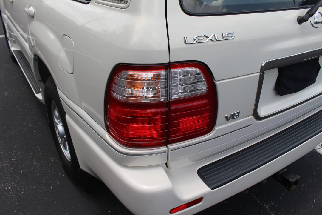 1999 Lexus LX 2nd Gen - Image 28 of 31