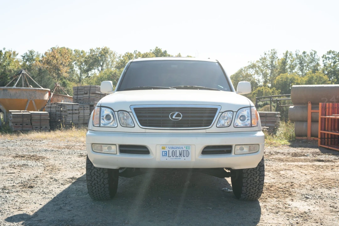 1999 Lexus LX 2nd Gen - Image 4 of 31