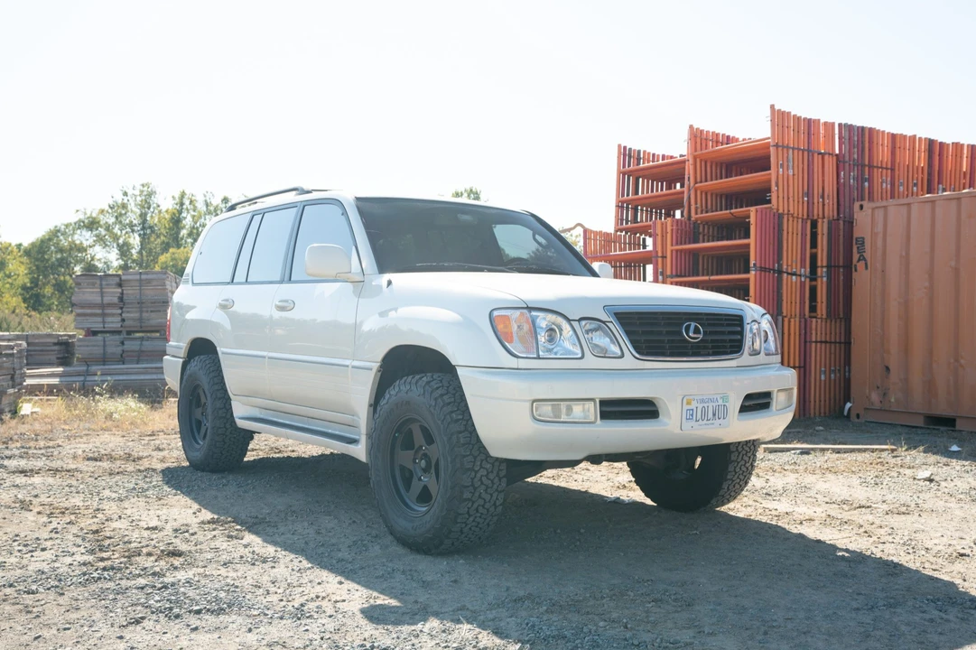 1999 Lexus LX 2nd Gen - Image 5 of 31