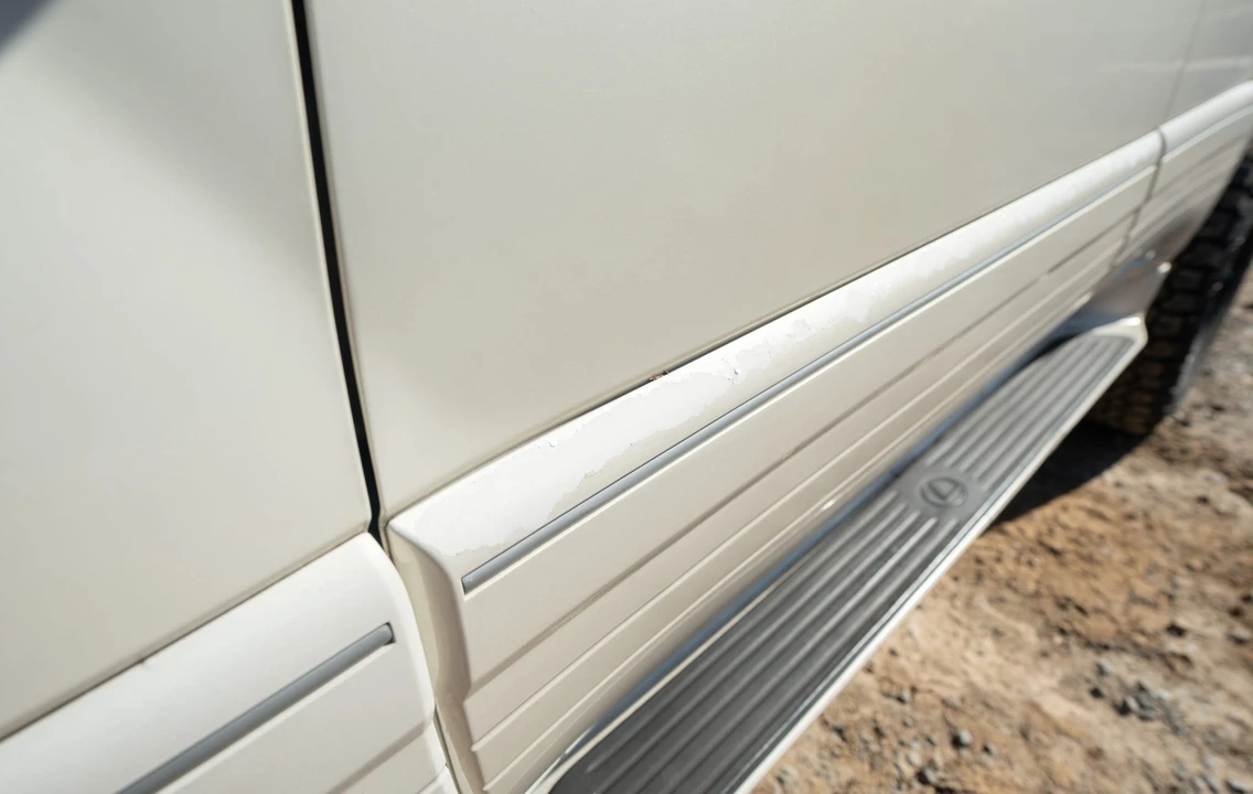 1999 Lexus LX 2nd Gen - Image 18 of 31