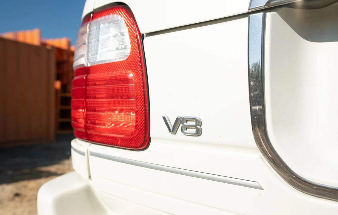 1999 Lexus LX 2nd Gen - Image 23 of 31