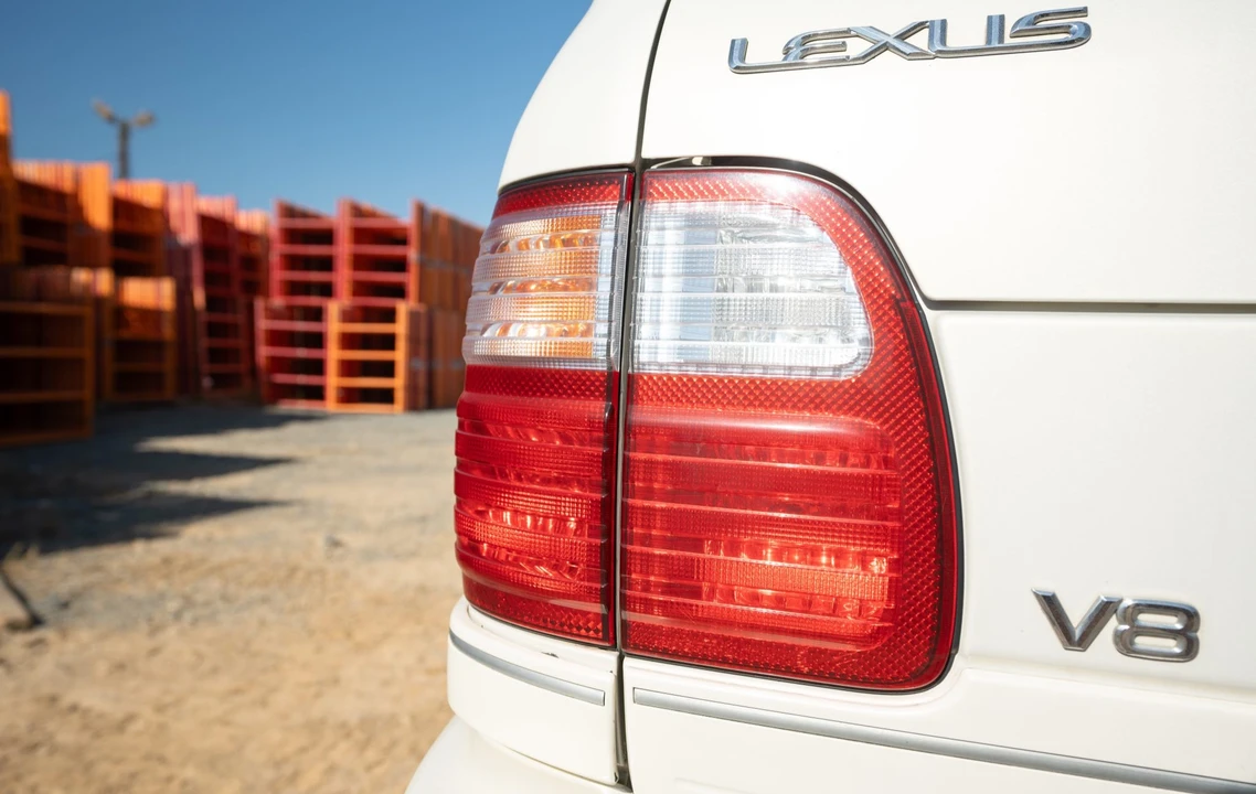 1999 Lexus LX 2nd Gen - Image 12 of 31