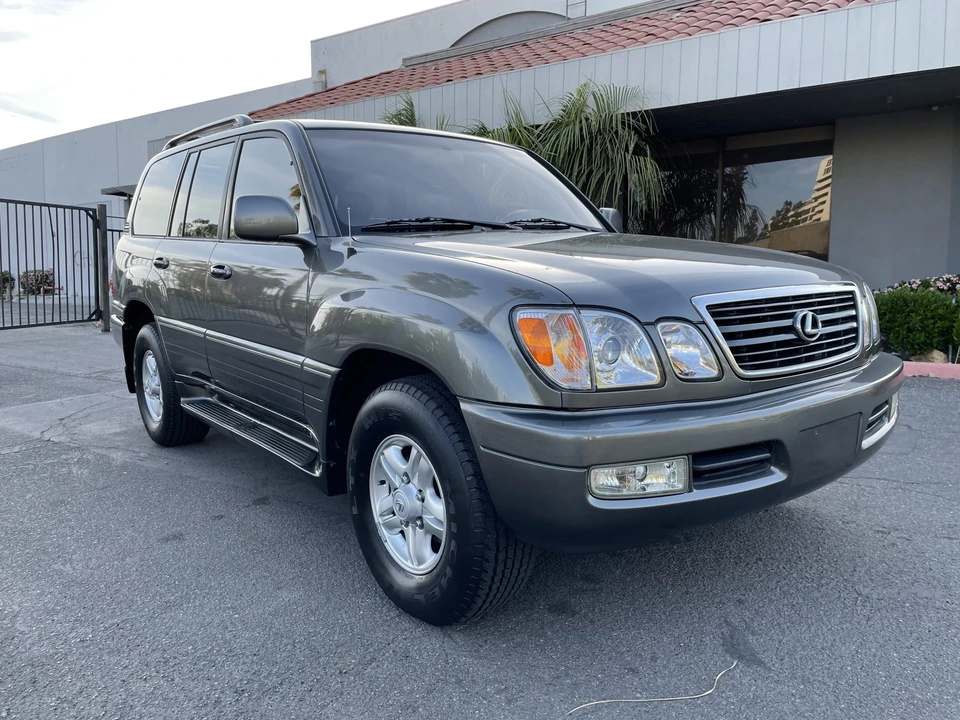 1999 Lexus LX 2nd Gen - Image 11 of 31