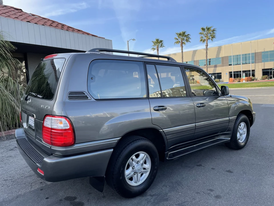 1999 Lexus LX 2nd Gen - Image 9 of 31