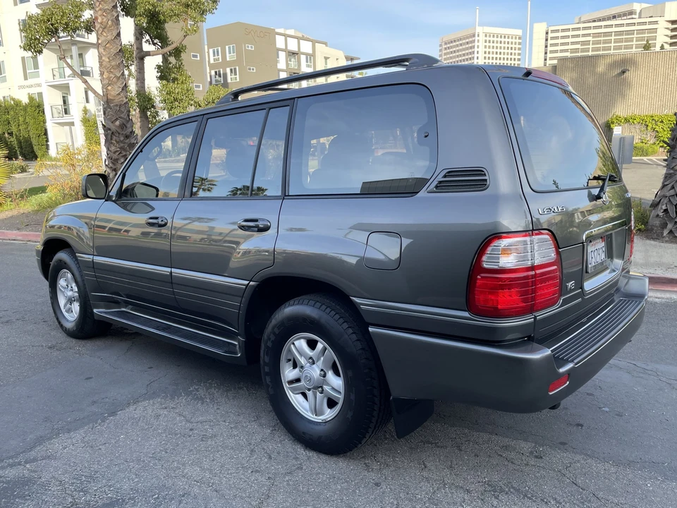 1999 Lexus LX 2nd Gen - Image 5 of 31