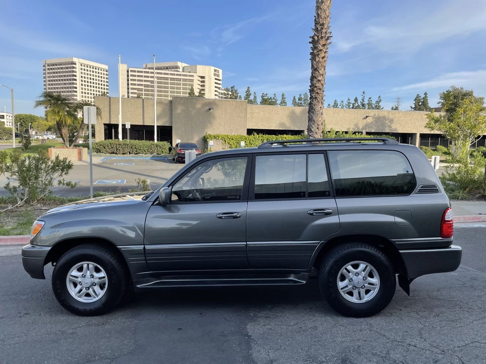 1999 Lexus LX 2nd Gen - Image 4 of 31