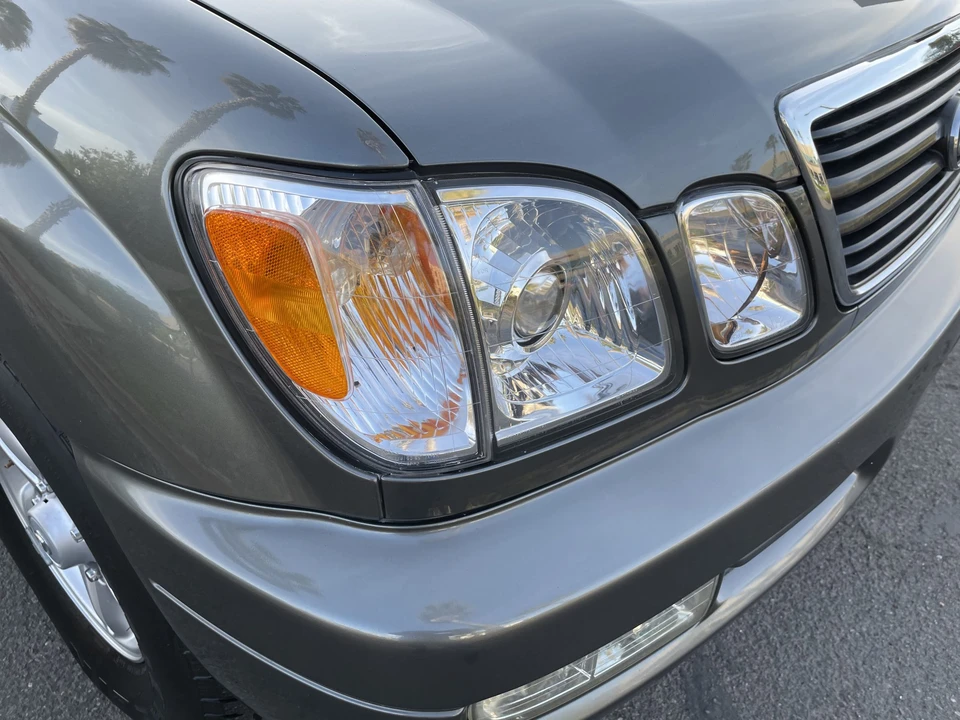 1999 Lexus LX 2nd Gen - Image 13 of 31