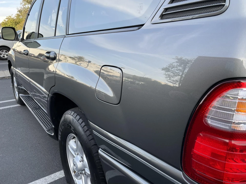 1999 Lexus LX 2nd Gen - Image 17 of 31