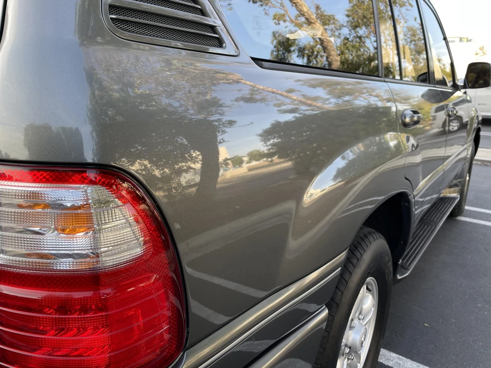 1999 Lexus LX 2nd Gen - Image 18 of 31