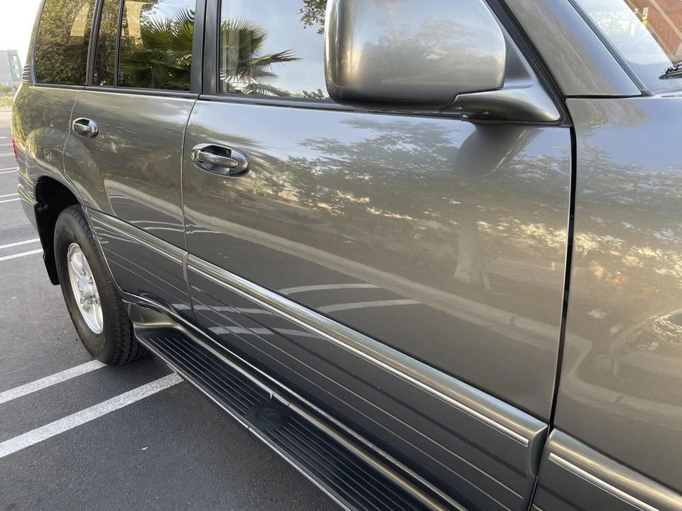 1999 Lexus LX 2nd Gen - Image 21 of 31