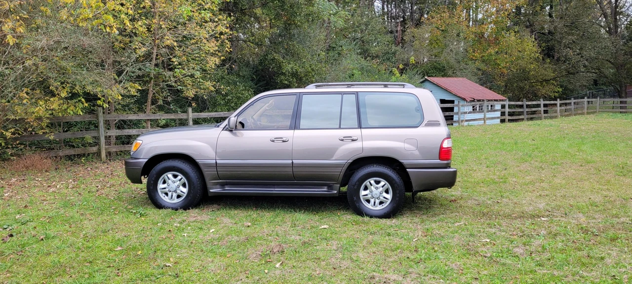 1999 Lexus LX 2nd Gen - Image 13 of 31