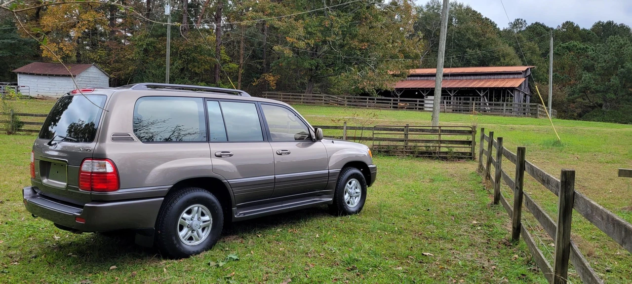 1999 Lexus LX 2nd Gen - Image 22 of 31
