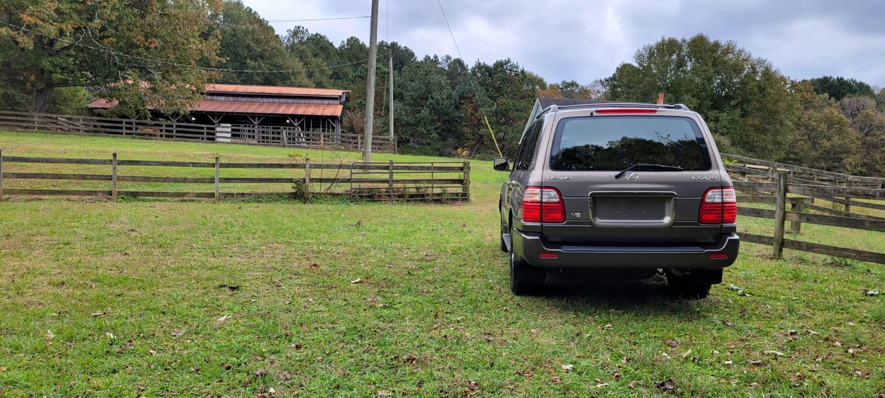 1999 Lexus LX 2nd Gen - Image 17 of 31