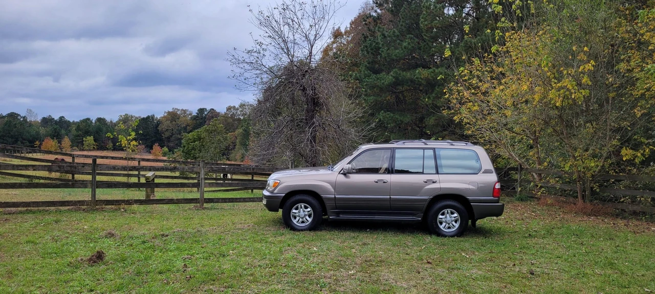 1999 Lexus LX 2nd Gen - Image 11 of 31