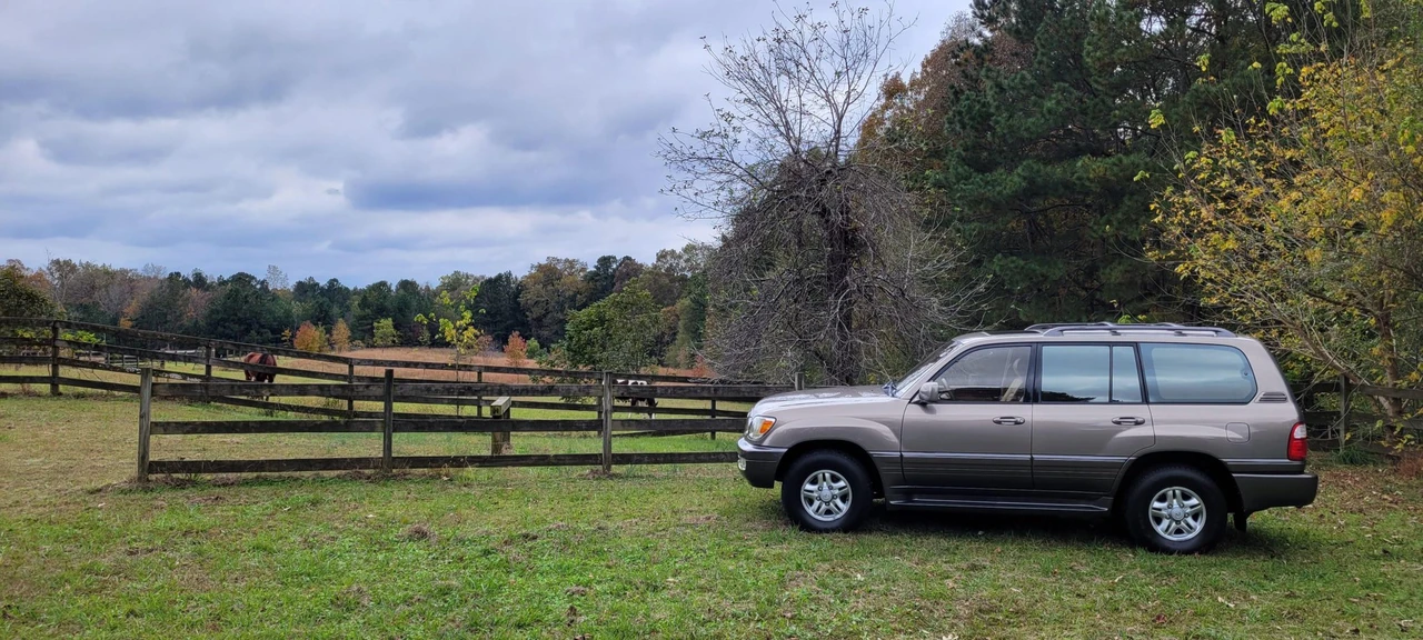 1999 Lexus LX 2nd Gen - Image 10 of 31