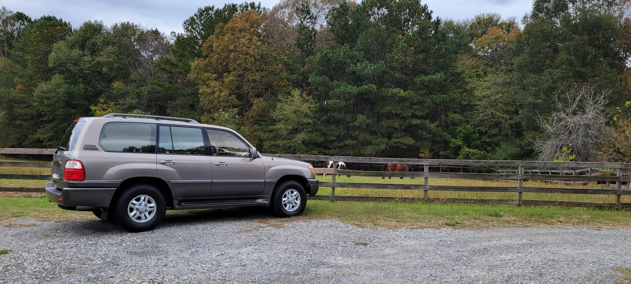 1999 Lexus LX 2nd Gen - Image 24 of 31