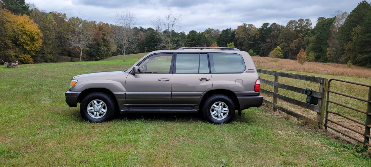 1999 Lexus LX 2nd Gen - Image 12 of 31