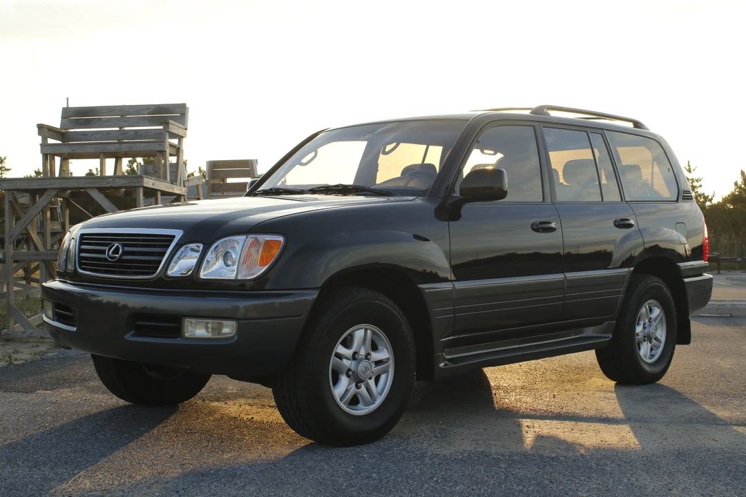 1999 Lexus LX 2nd Gen - Image 18 of 31