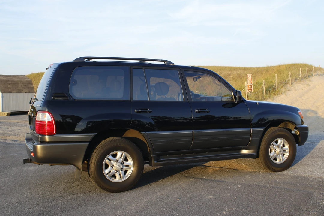 1999 Lexus LX 2nd Gen - Image 11 of 31