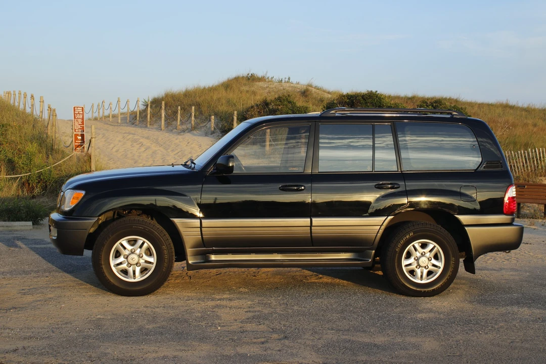 1999 Lexus LX 2nd Gen - Image 6 of 31