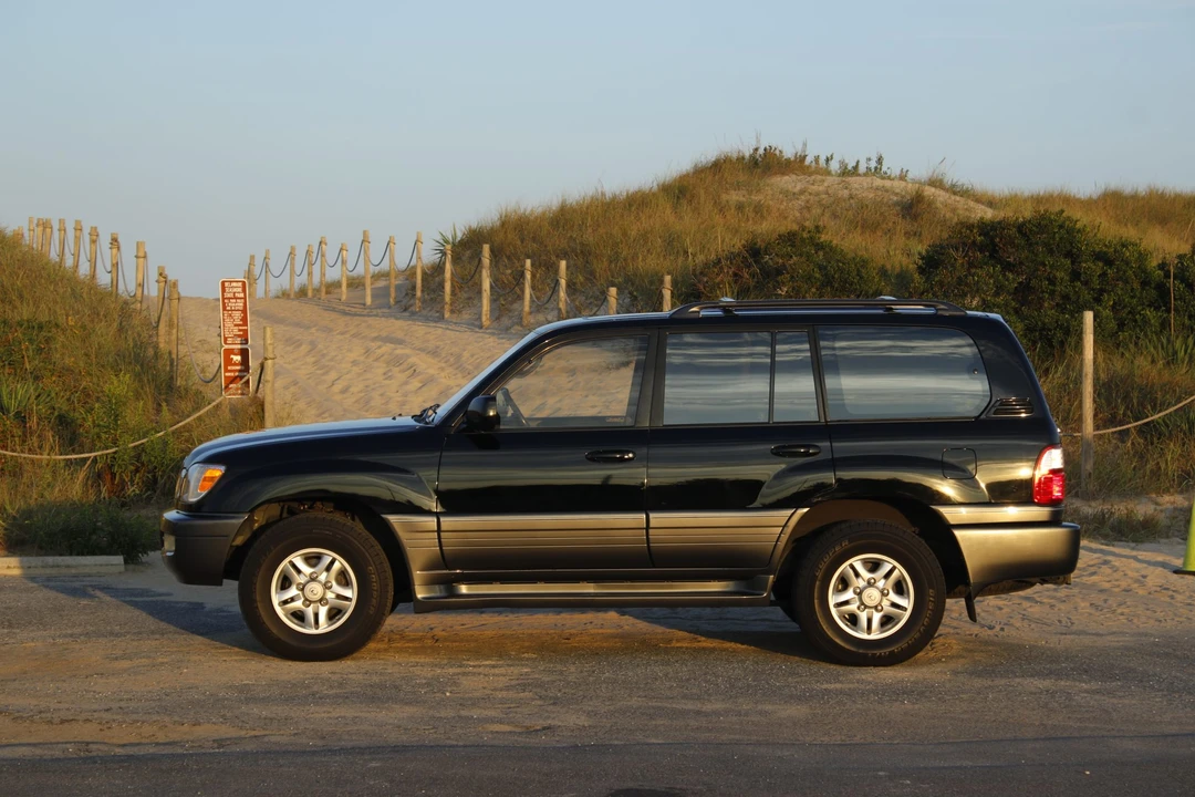 1999 Lexus LX 2nd Gen - Image 5 of 31