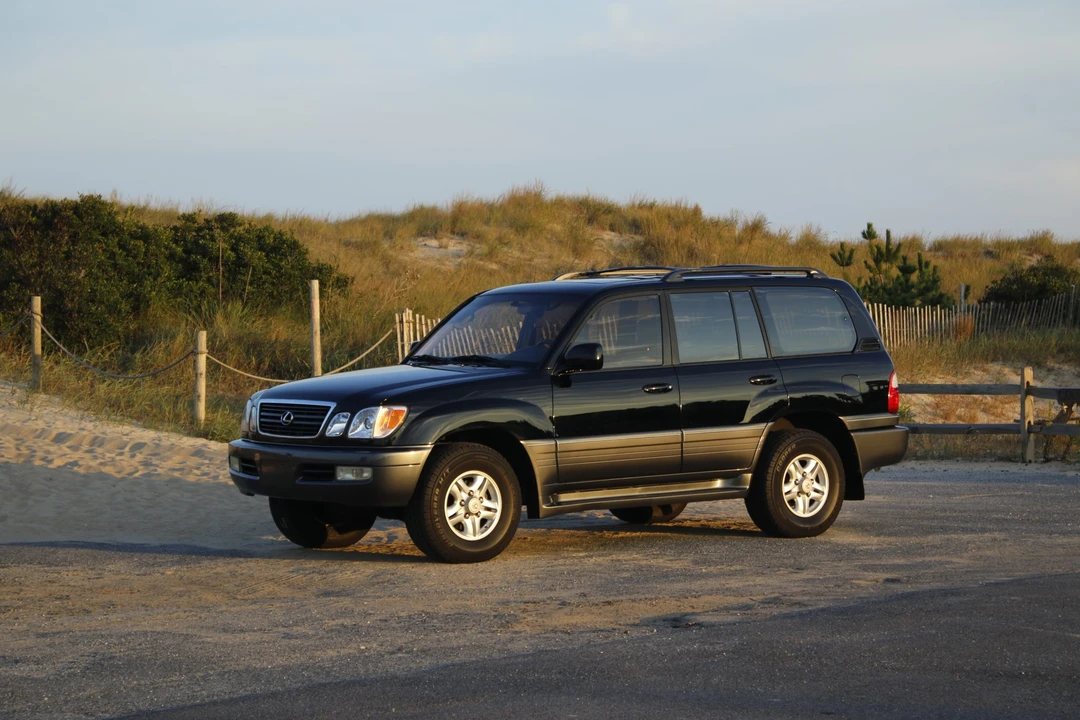 1999 Lexus LX 2nd Gen - Image 4 of 31