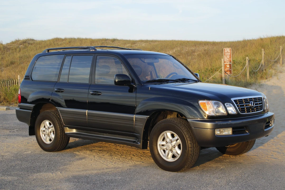 1999 Lexus LX 2nd Gen - Image 15 of 31