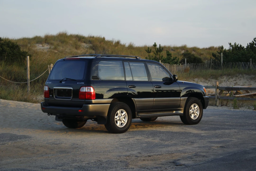 1999 Lexus LX 2nd Gen - Image 9 of 31