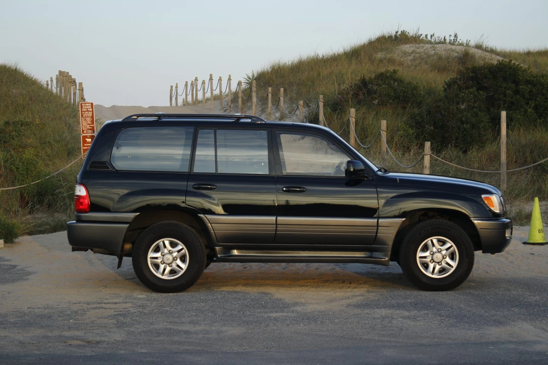 1999 Lexus LX 2nd Gen - Image 13 of 31
