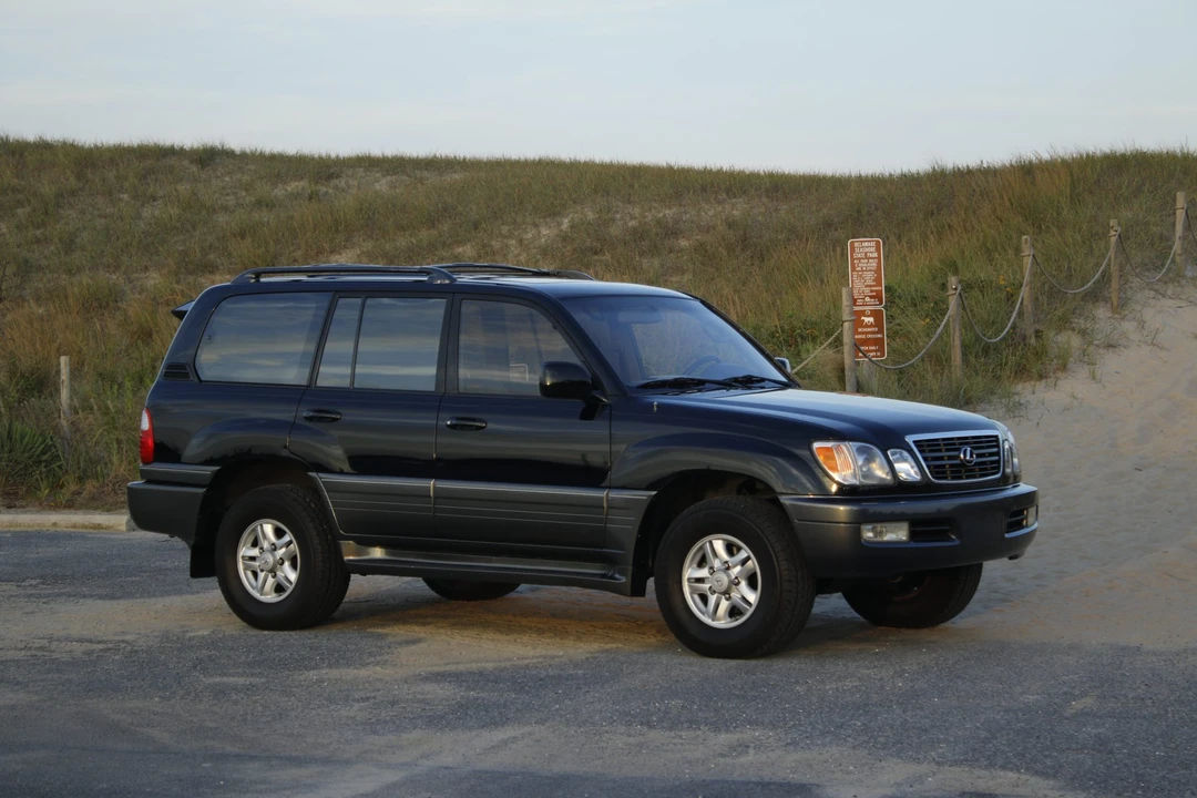 1999 Lexus LX 2nd Gen - Image 14 of 31