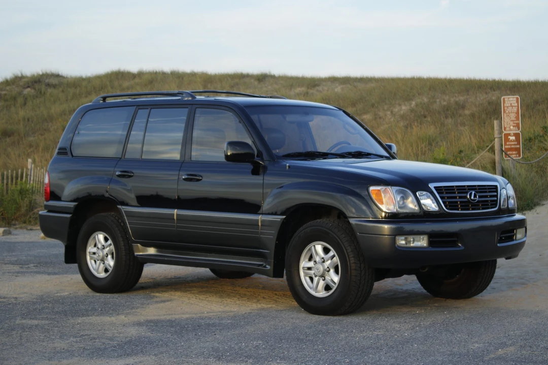 1999 Lexus LX 2nd Gen - Image 16 of 31