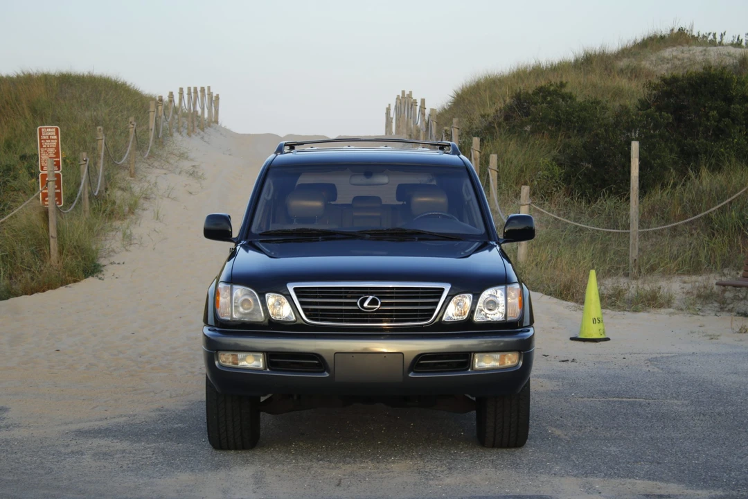 1999 Lexus LX 2nd Gen - Image 17 of 31
