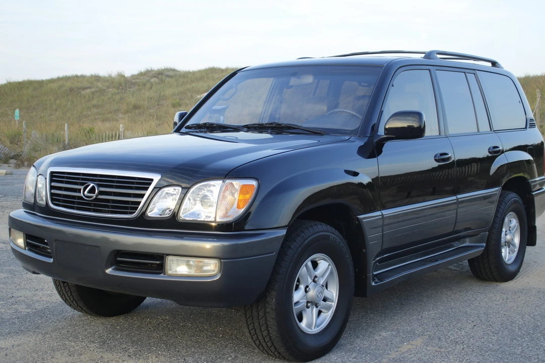 1999 Lexus LX 2nd Gen - Image 19 of 31