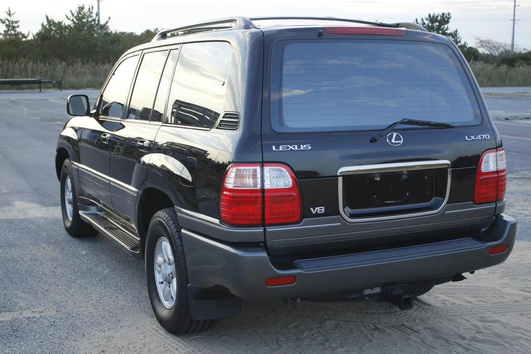 1999 Lexus LX 2nd Gen - Image 23 of 31
