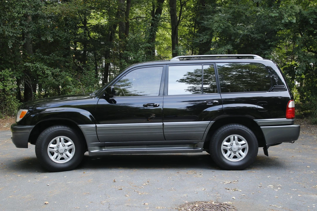 1999 Lexus LX 2nd Gen - Image 21 of 31