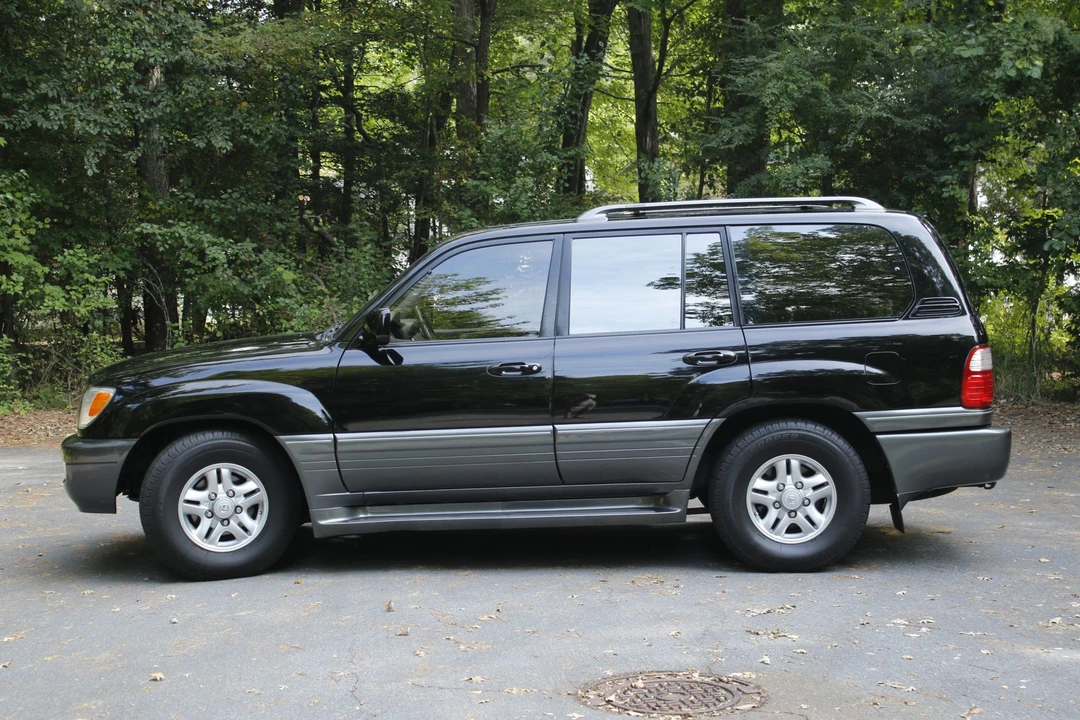 1999 Lexus LX 2nd Gen - Image 22 of 31