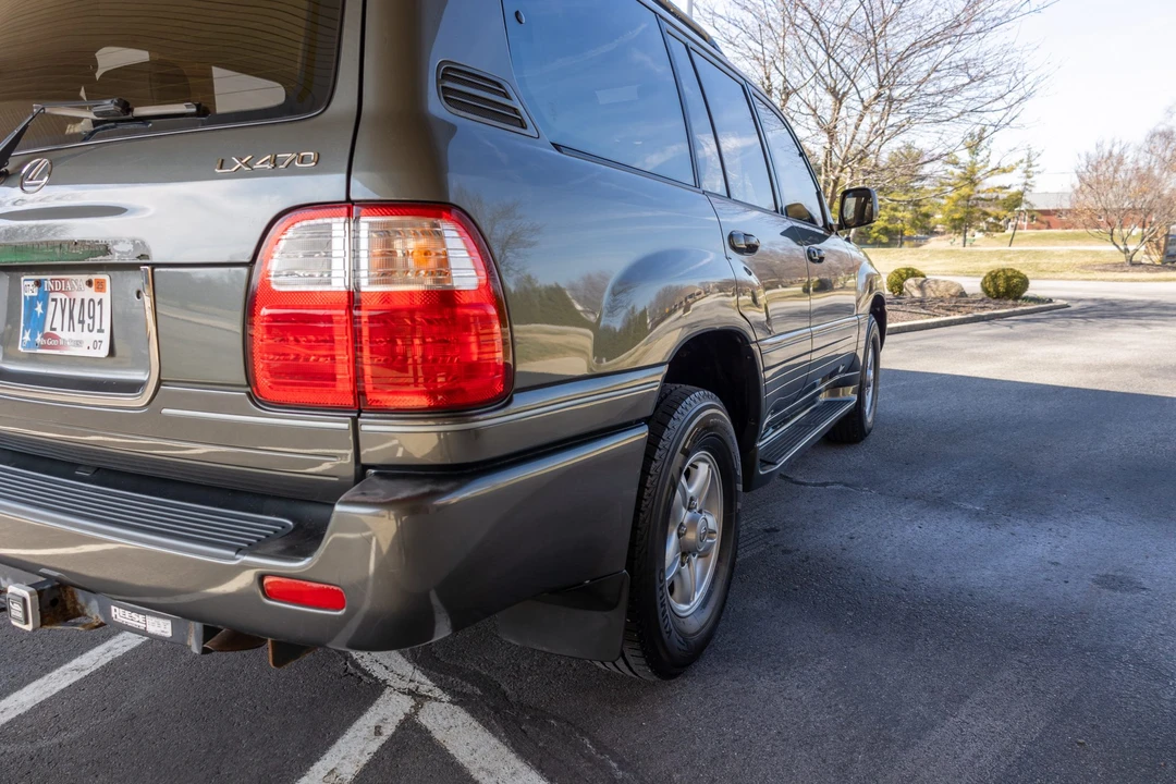 1999 Lexus LX 2nd Gen - Image 15 of 31
