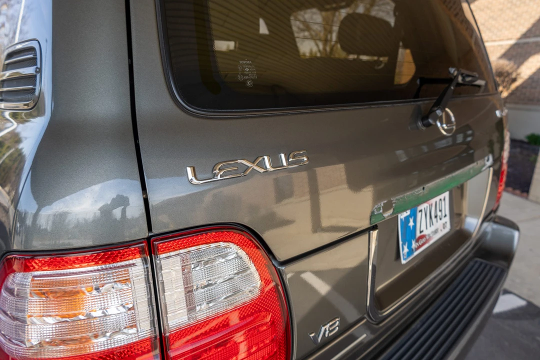 1999 Lexus LX 2nd Gen - Image 24 of 31