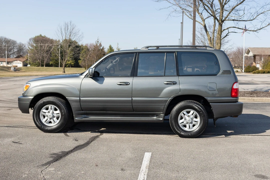 1999 Lexus LX 2nd Gen - Image 9 of 31