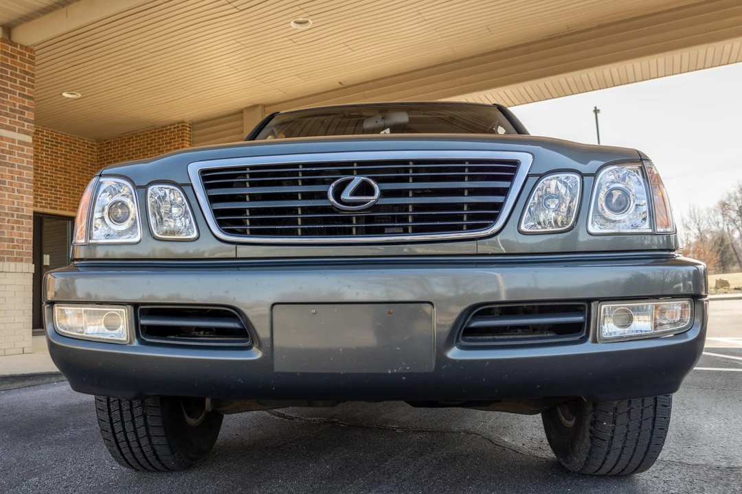 1999 Lexus LX 2nd Gen - Image 22 of 31