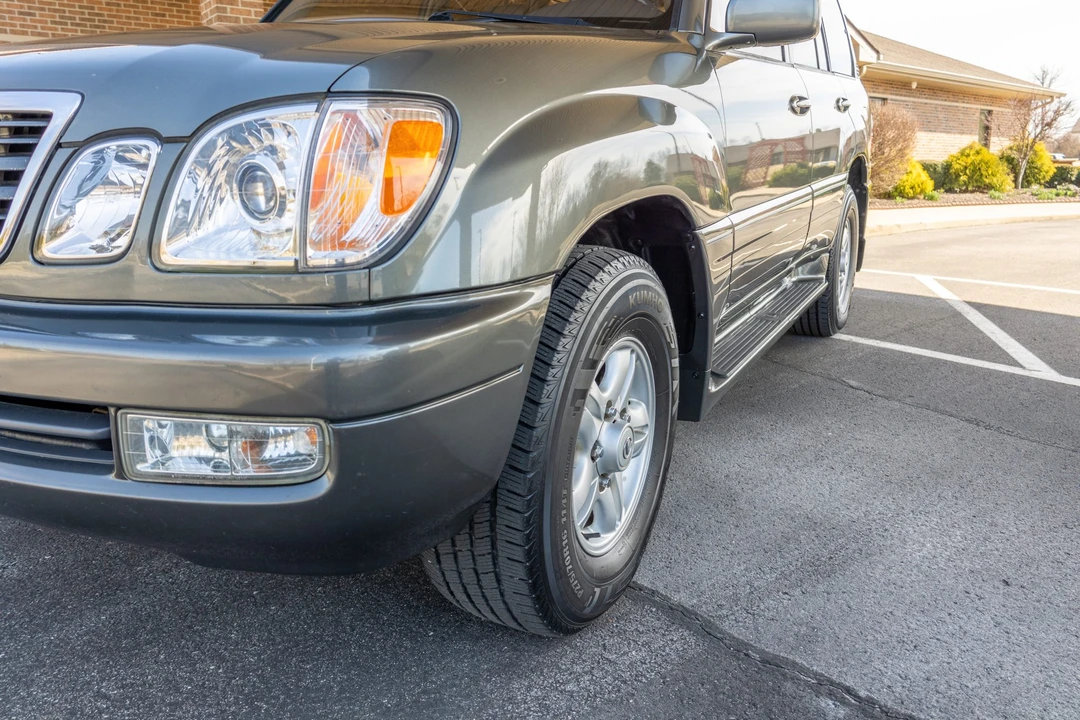 1999 Lexus LX 2nd Gen - Image 11 of 31