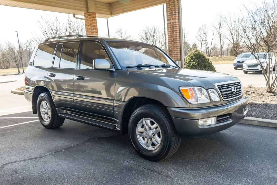 1999 Lexus LX 2nd Gen - Image 4 of 31